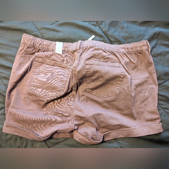 NWT Torrid 3.5 inch pull-on weekend stretch twill short, puce - Picture 4 of 6